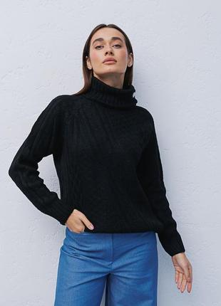 Жіночий в`язаний светр чорний з коміром на ґудзиках