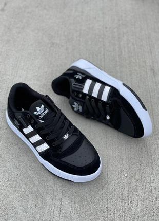 Оберіть стильні кросівки adidas forum black/white