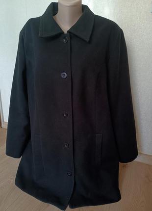Однотонне чорне пальто великого розміру/ жіноче пальто на гудзиках
