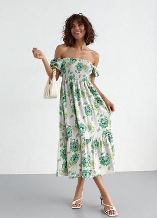 Летнее женское платье в цветочный узор с открытыми плечами - зелёное  m l