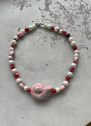 Ожерелье с керамической ракушками и кораллами