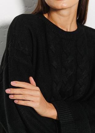 Жіночий в`язаний джемпер з широкими рукавами чорний в косичку