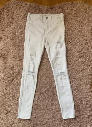 Белые джинсы hollister