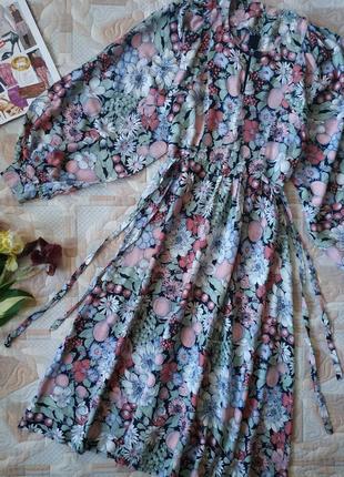 Платье с объемными рукавами