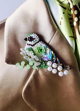 Щаслива брошка пташка – зелено-коричнева