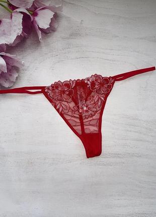 Яркие кружевные трусики