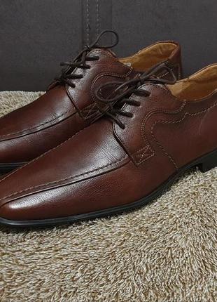 Нові чоловічі шкіряні туфлі від люксового німецького бренда lloyd