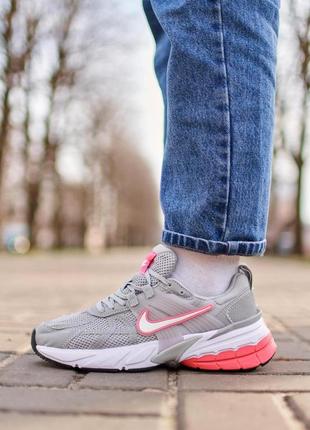 Nike runtekk grey pink