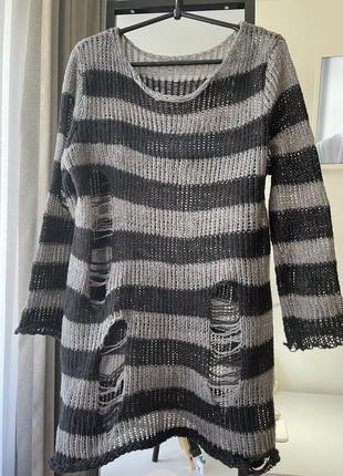 Оригінальний подовжений светер з рваностями светер туніка з рваностями