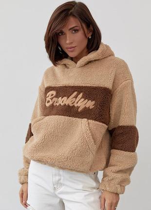 Жіноче худі із екохутра тедді тепле з написом brooklyn світло-коричневий колір s m l