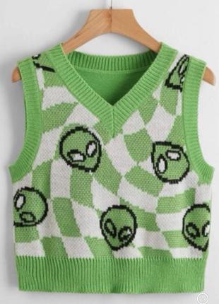 Укороченная жилетка , свитер с инопланетянином