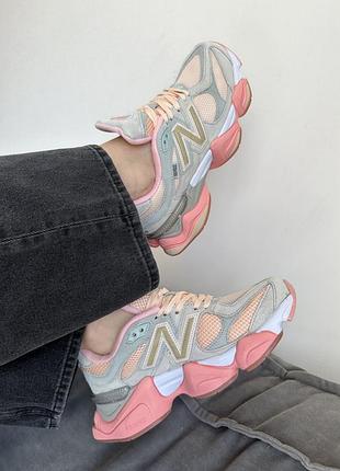 Класні жіночі кросівки new balance 9060 joe freshgoods inside voices baby shower blue персикові