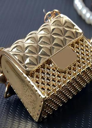 Миниатюрная сумочка в стиле chanel