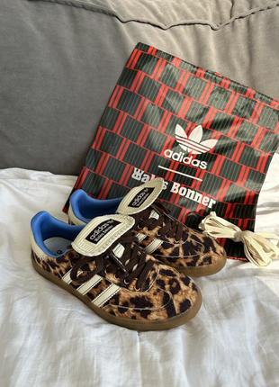 Трендовые женские кроссовки adidas samba x wales bonner pony leopard леопардовые