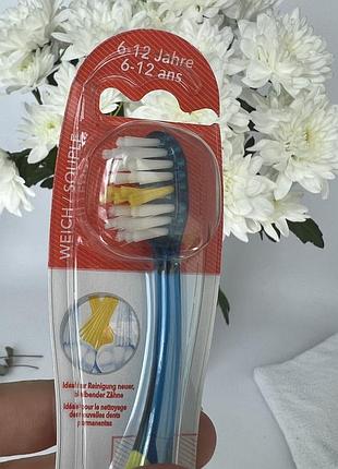 Детская зубная щетка elmex junior (6 - 12 лет)