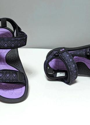 Стильні трекери для дівчаток.