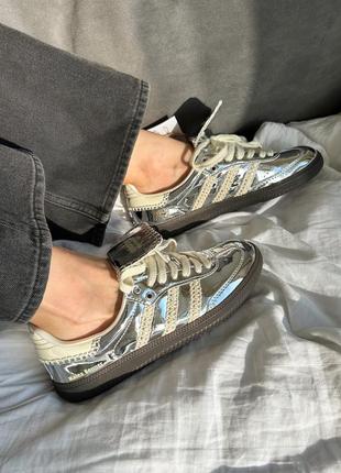 Трендовые женские кроссовки adidas samba x wales bonner silver серебристые