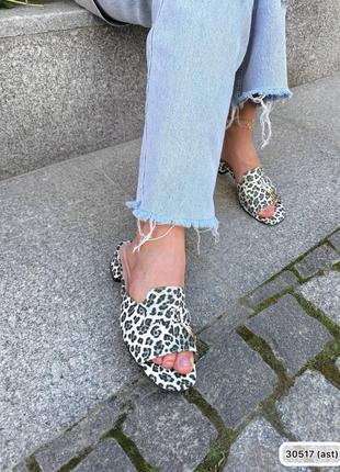 Кожаные леопардовые шлепанцы на низких каблуках сабо из натуральной кожи