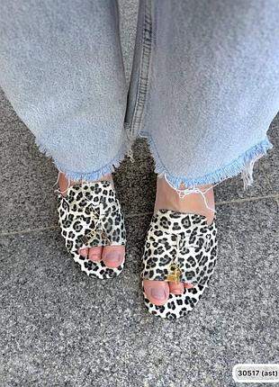 Кожаные леопардовые шлепанцы на низких каблуках сабо из натуральной кожи