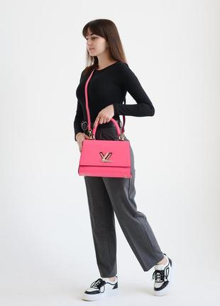 Брендовані яскрава жіноча сумка форми louis vuitton якісна еко шкіра рожева на плечі луї віттон