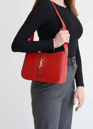 Стильная женская сумка в красном цвете фирмы yves saint laurent   бренда лоран красная люксова модель