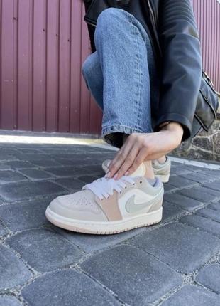 Женские кроссовки nike air jordan 1 low beige