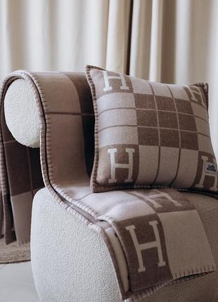 Плед і подушка hermes