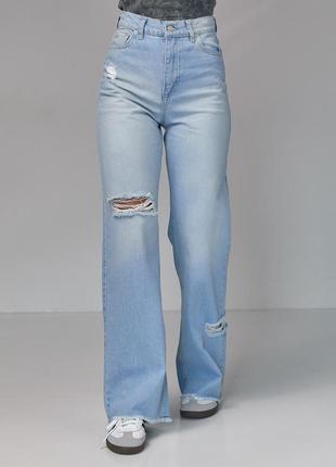 Женские джинсы с рваными элементами прямые прямого фасона с высокой посадкой коттоновые голубые