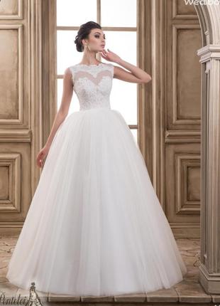 Неймовірна весільна сукня з перлинами серце біла пишна