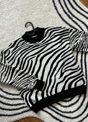 Стильний светр в принт зебра