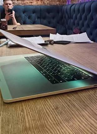 Ноутбук apple macbook pro 15" retina touch bar акб 100% стан нового5 фото