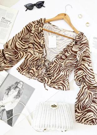 Вкорочена блуза/топ/блузка/кофта в енімал принт на зав'язках pull & bear, на р. xs/s