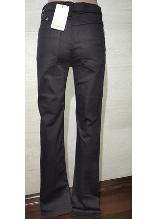 Новые фирменные джинсы брюки брюки черные прямые классичевые трубы