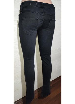 Новые фирменные джинсы брюки брюки черные прямые классичевые трубы