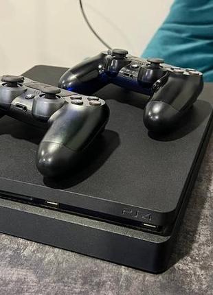 Play station 4 slim 1tb 2 джойстика + подписка с играми