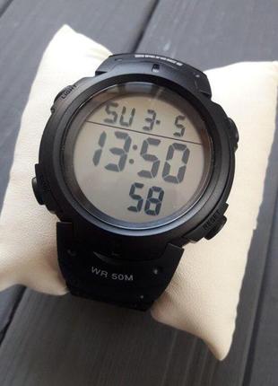 Мужские наручные часы кварцевые с подсветкой гарантия 12 месяцев skmei 1068 sport style