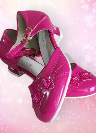 Розовые малиновые лаковые туфли для девочки под