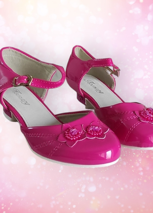 Рожеві малинові лакові туфлі для дівчинки на підборах під плаття