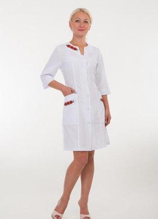 Медичний жіночий халат з вишивкою "маки" батист 40-66р. хелслайф