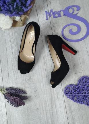 Жіночі туфлі paoletti замшеві на підборах з відкритим носком чорні розмір 39