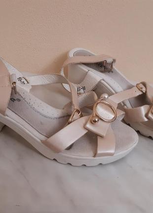 Босоніжки для дівчат 34 розмір