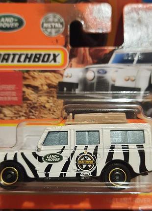 Matchbox 2022 1966 land rover gen ii 45/100 hfr76 ленд ровер джип ретро машинки базові колекційні матчбокс