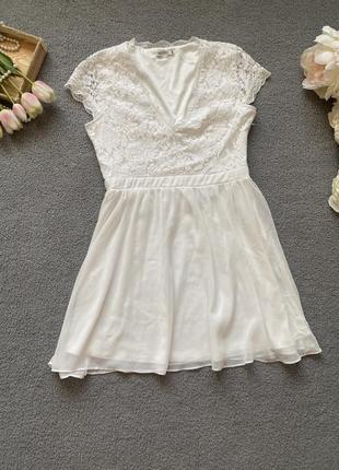 Романтична міні сукня з боковою застібкою