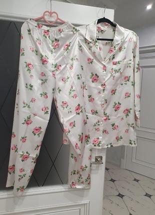 Красивая домашняя пижама в цветы