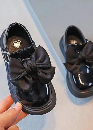 Стильні туфельки для дівчаток
