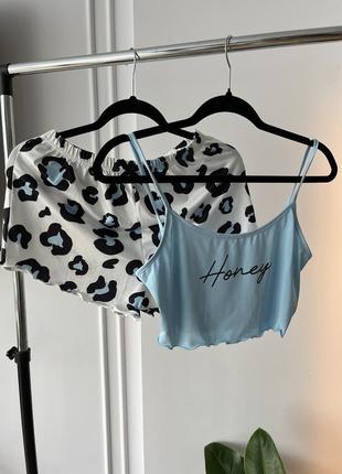 Голубой комплект пижама с надписью “honey” (топ, шорты)