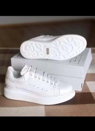 Кроссовки сникерсы alexander mcqueen triple white.