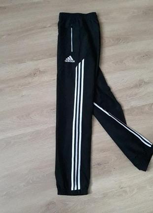 Adidas. штани