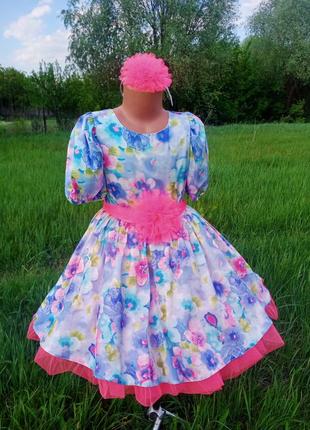 Сукня для дівчинки пишна з квітами