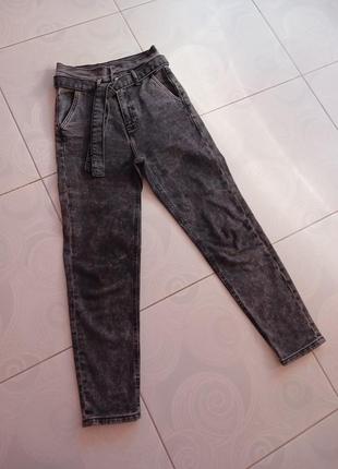 Стильные серые джинсы cropp denim высокая талия поясом подростковые 12-15р.